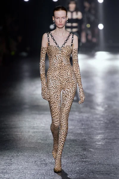 Look 8